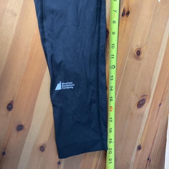 MEC Padded Performance Cycling Pants, 3/4 Length, Reflective, Stretch - Picture 5 of 7